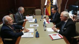 Concepción ha asistido acompañado por el presidente del CRACyL, Julio Sanz Orejudo, con quien ha presentado un informe sobre la situación de los equipos psicosociales y de la (OAVD)